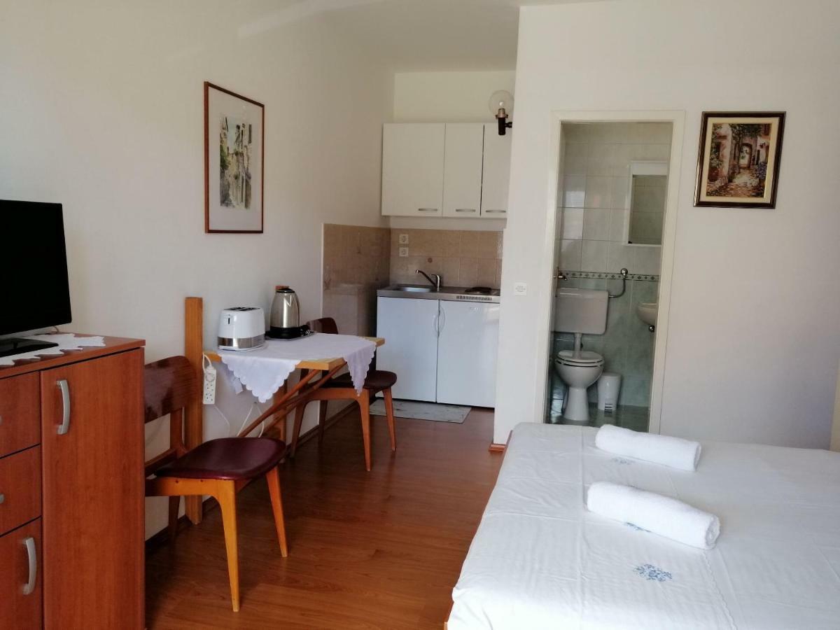 Apartments Emmas Studio Старий Град Екстер'єр фото
